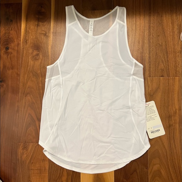 NWT: Lululemon sculpt tank - Picture 2 of 3